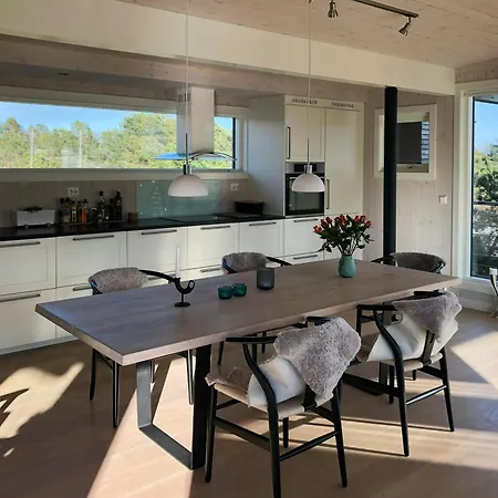 Modern With Sea Views In Portor * Stabbestad