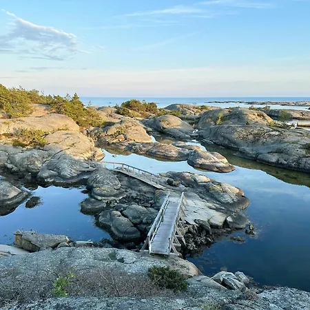 Modern With Sea Views In Portor Feriehus *